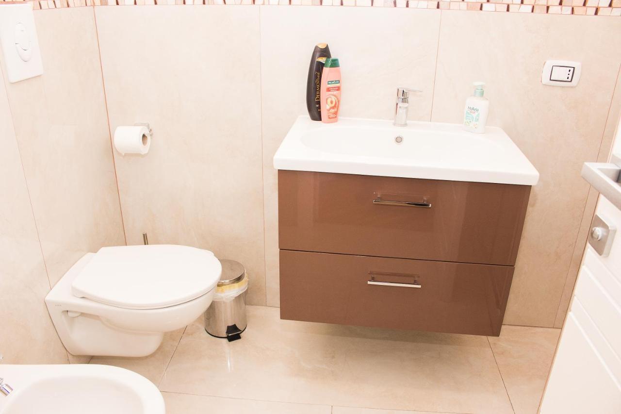 Barbaja Suites In Street Toledo 205 나폴리 외부 사진